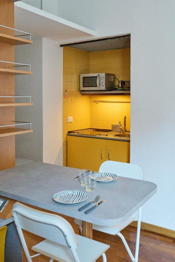 Artist Nadia'S Apartment In Porta Vercellina Milaan Buitenkant foto