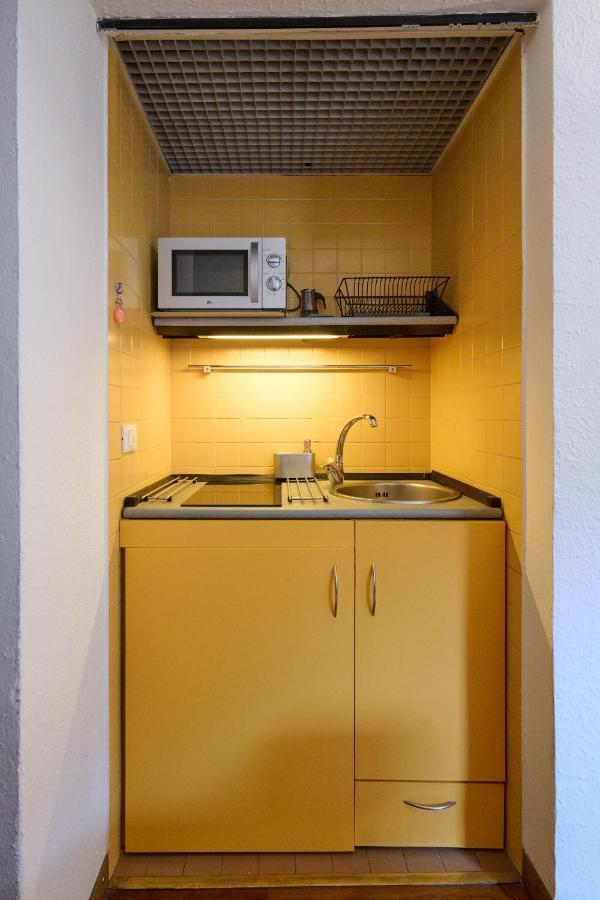 Artist Nadia'S Apartment In Porta Vercellina Milaan Buitenkant foto